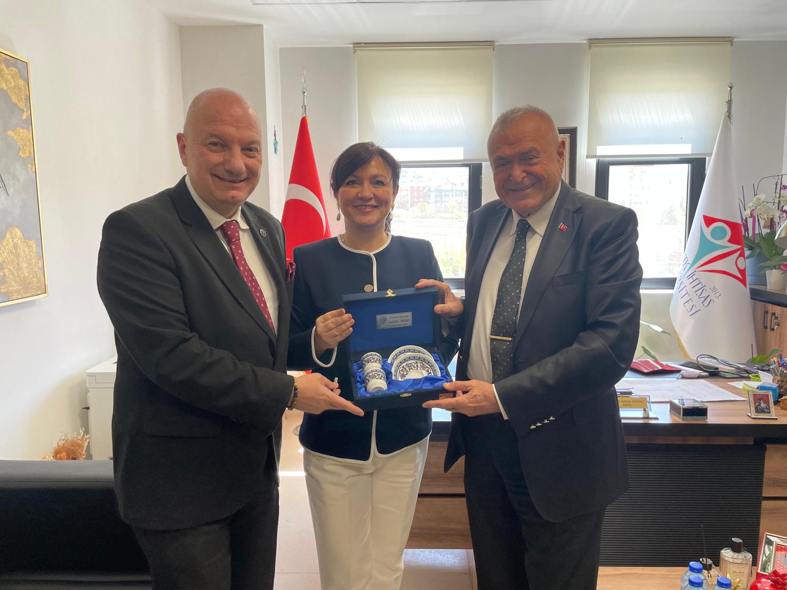 TÜSİAV Başkanı ve Yöneticileri Rektörümüzü Ziyaret Etti