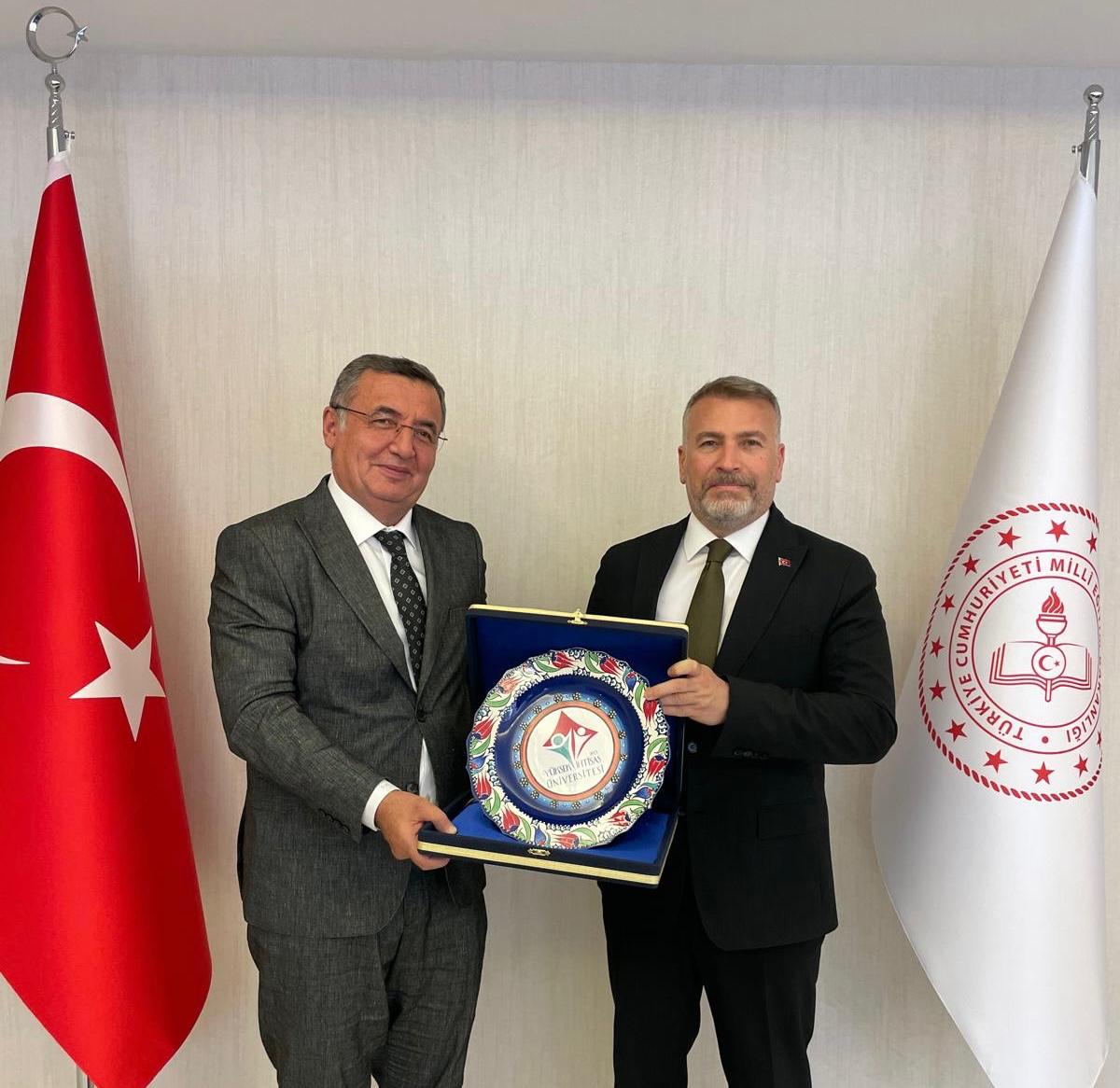 Yüksek İhtisas Üniversitesi Mütevelli Heyet Başkanı Erol USTA’dan Bakan Yardımcısı Cihad DEMİRLİ’ye Hayırlı Olsun Ziyareti