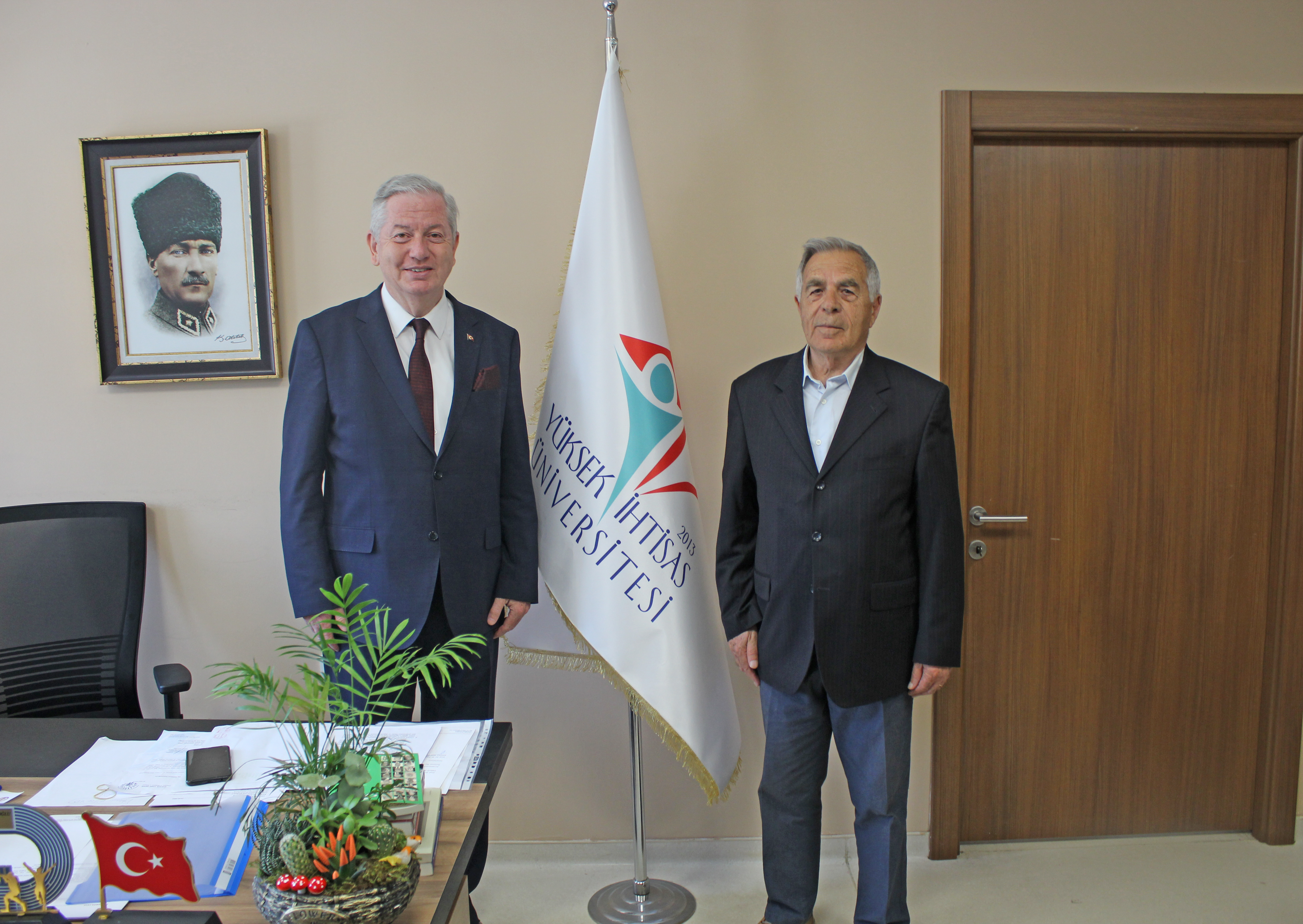 Prof. Dr. Ahmet Feyzi BİNGÖL, Prof. Dr. Kadirhan SUNGUROĞLU'nu makamında ziyaret ettiler.