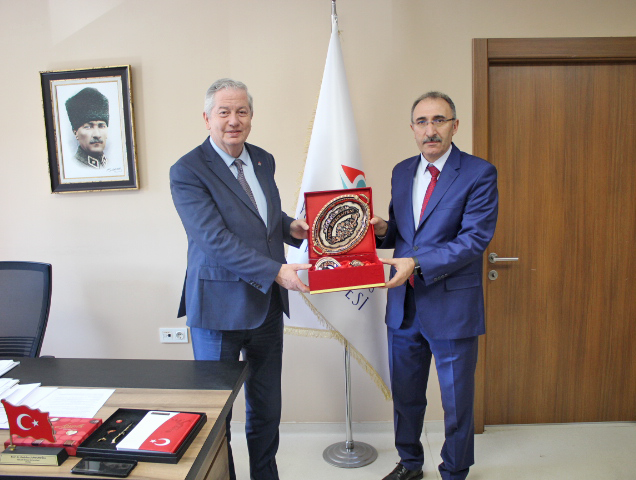 Elazığ Fırat Üniversitesi Rektörü Prof. Dr. Fahrettin GÖKTAŞ Rektörümüz Prof. Dr. Kadirhan SUNGUROĞLU'nu makamında ziyaret ettiler.