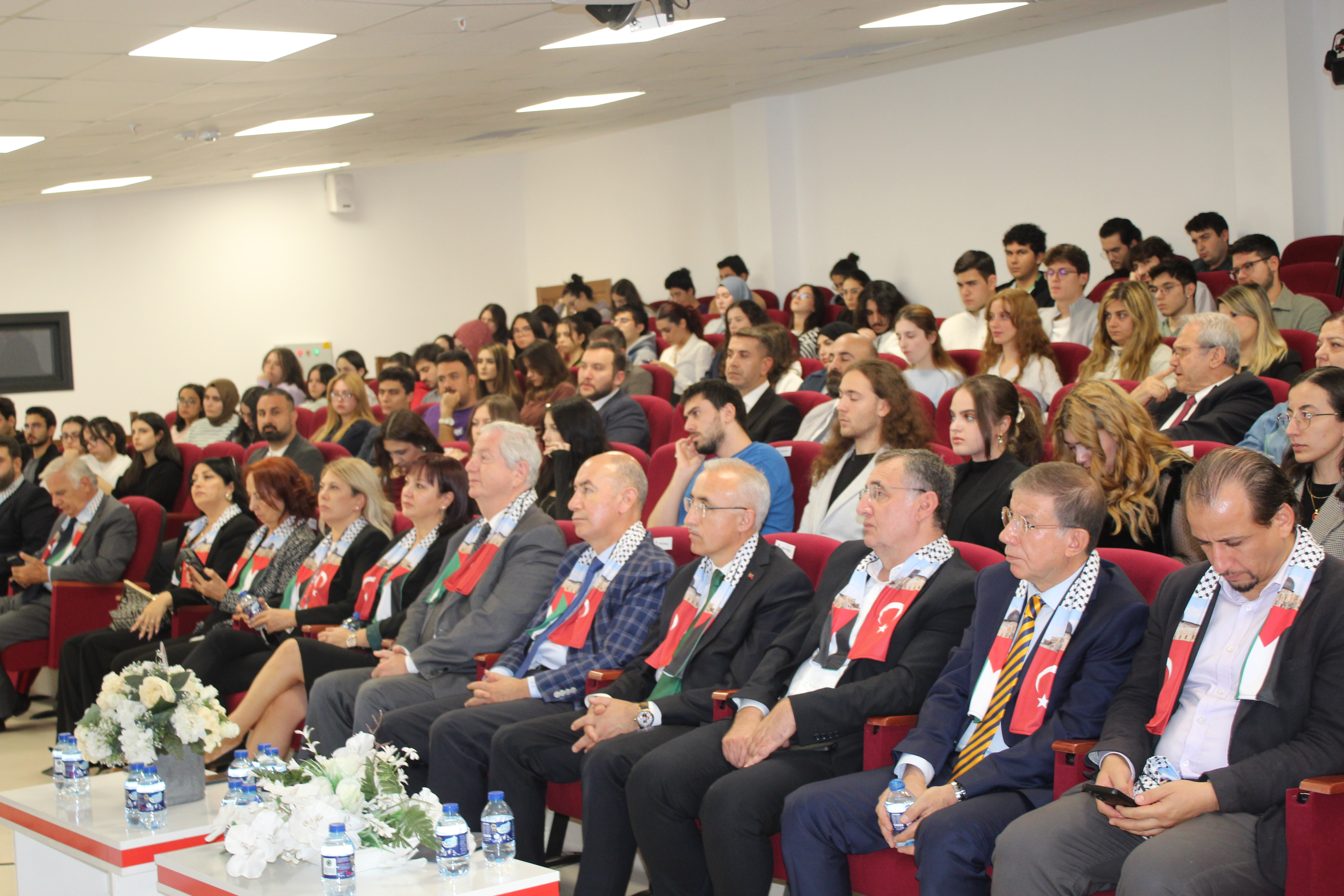 ÜNİVERSİTEMİZDE “GAZZE İLE DAYANIŞMA HAFTASI” DÜZENLENDİ